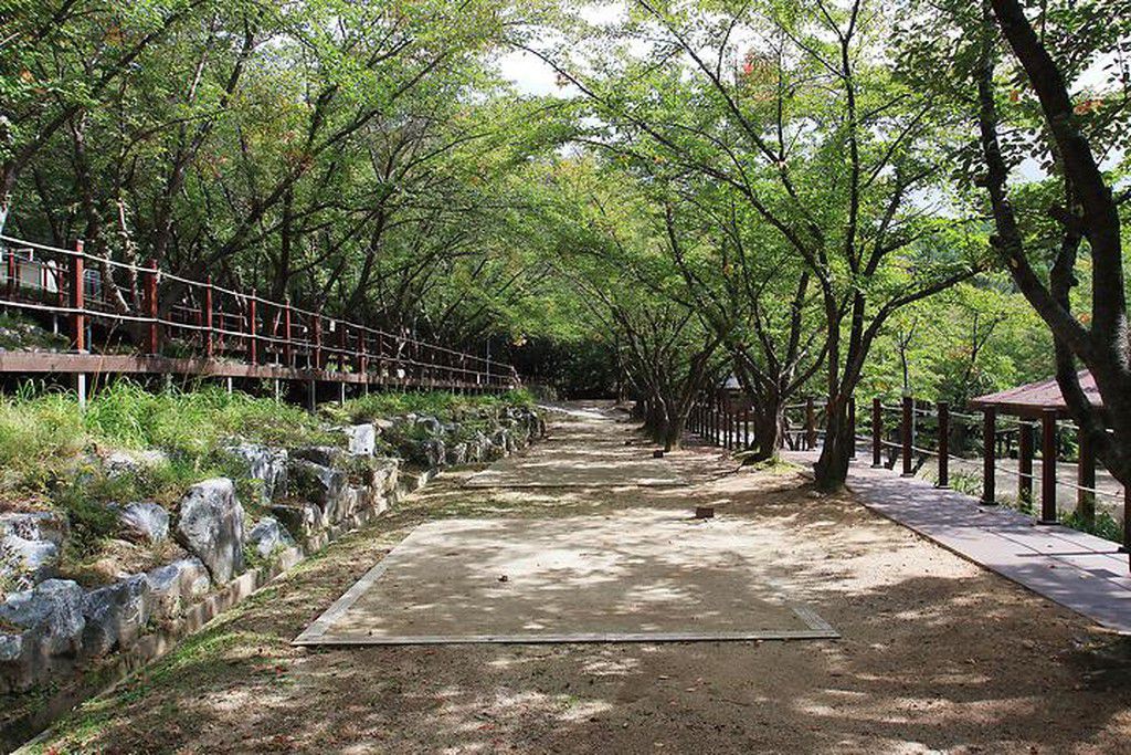 가산산성 야영장