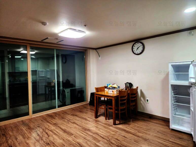 (주)밀모빨강치마자동차야영장